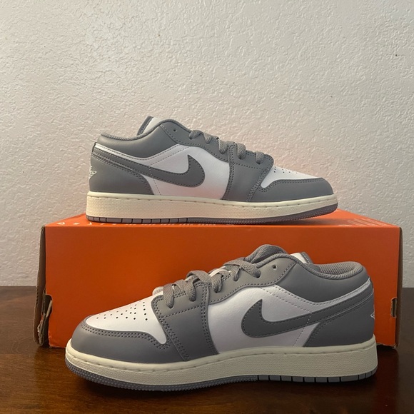 Air Jordan 1 Low GS 'Vintage Grey' 553560-053 7Y Women's Size 8.5 - Picture 2 of 7